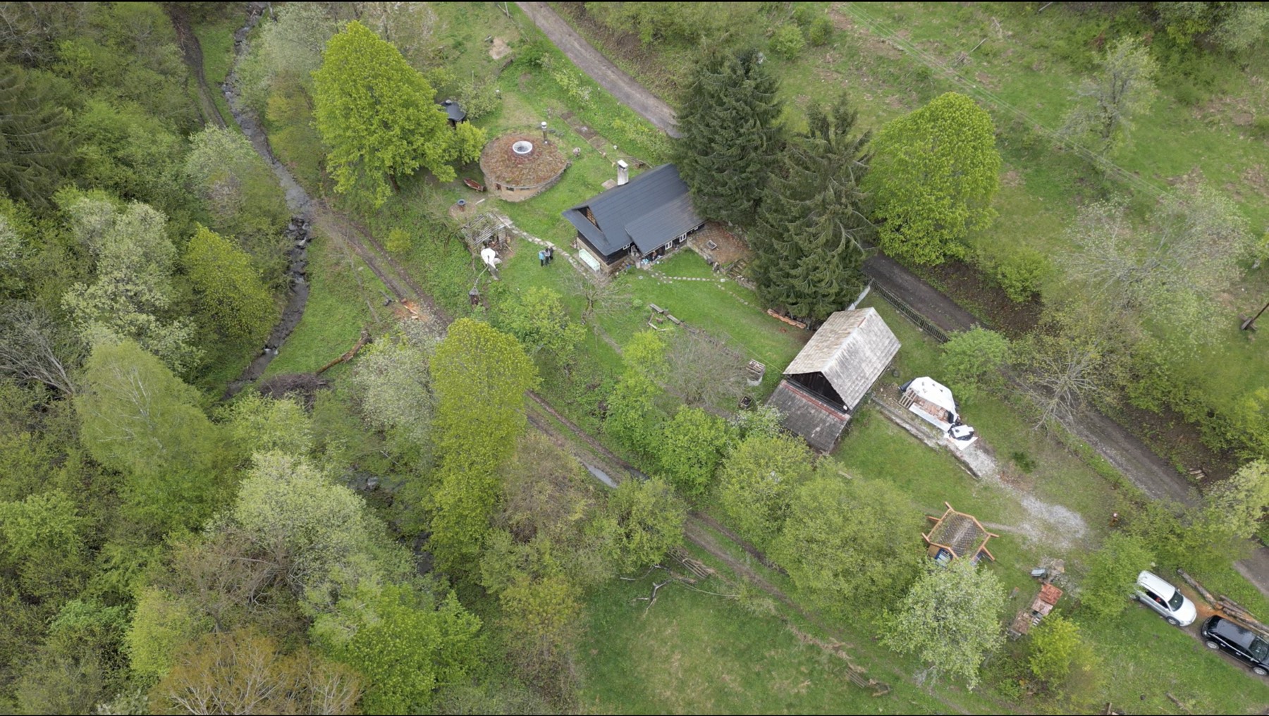 Horská chata Skálie, pohľad z dronu