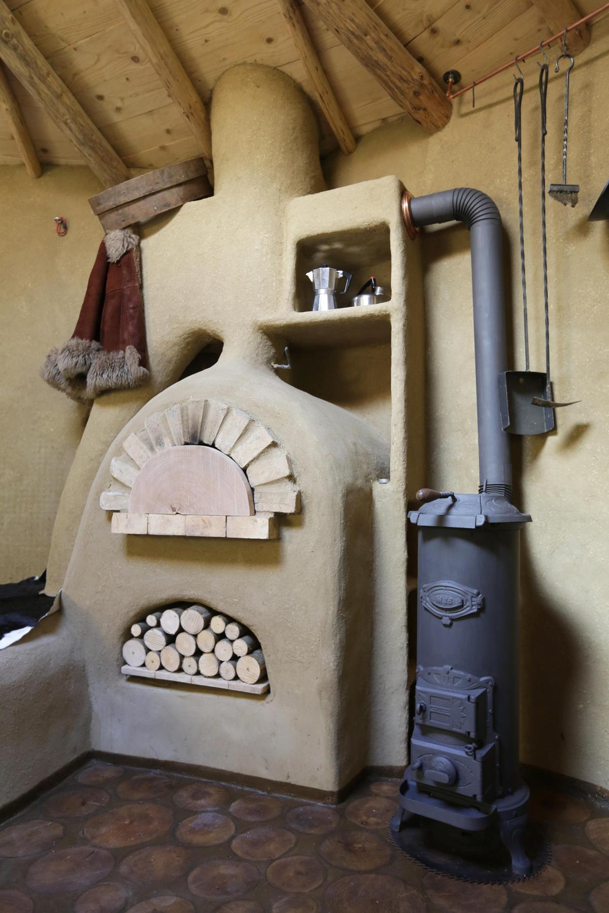 Hlinená pec na pizzu a chlieb